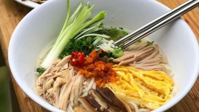 Bún thang Hà Nội chuẩn vị